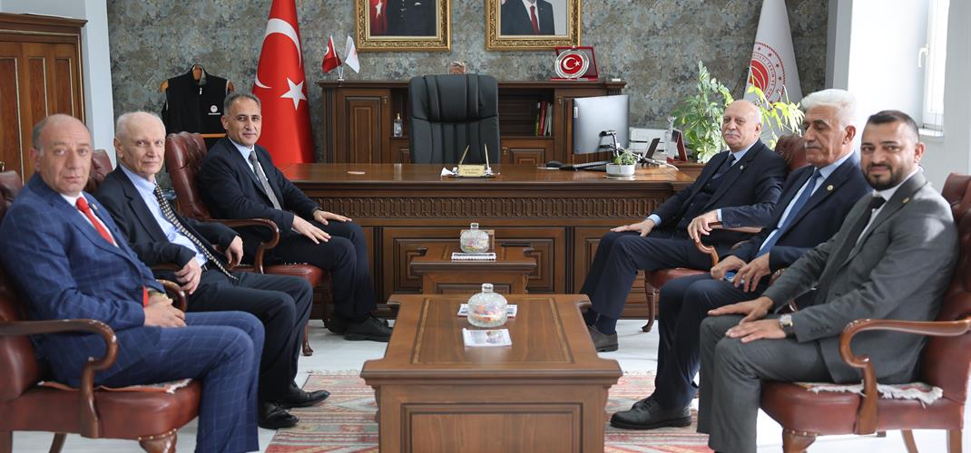 Türkiye Ziraat Odaları Birliği Genel Başkanı Sayın Şemsi BAYRAKTAR ve beraberindeki heyet, tarım sektörüne ilişkin değerlendirmelerde bulunmak ve yürütülen çalışmaları yerinde görmek üzere İl Müdürümüz Sayın. Enver AYDIN’ı makamında ziyaret ettiler.